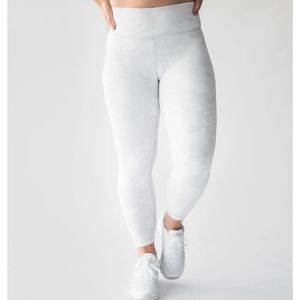 the stealth legging : 23" - white